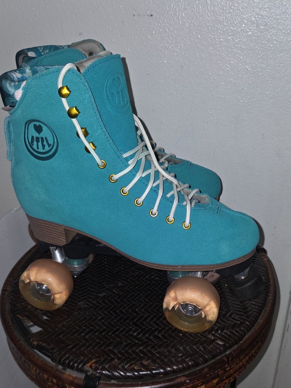 BTFL Classic Artistic Roller Skates Liam Pro Suede Teal Women's Size 11